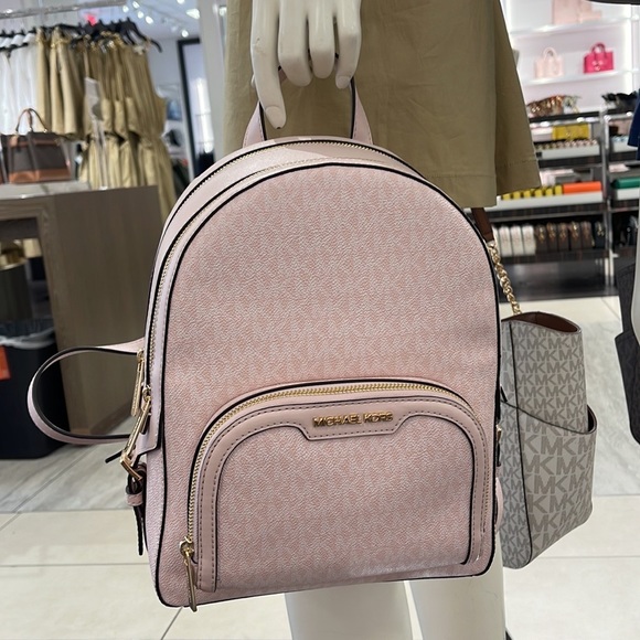 MICHAEL KORS JAYCEE MEDIUM BACKPACK
LIGHT POWDER BLUSH SIGNATURE COLOR - Picture 13 of 16